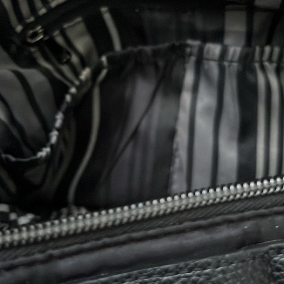 Lug, black quilted back with interchangeable crossbody straps - Picture 6 of 8